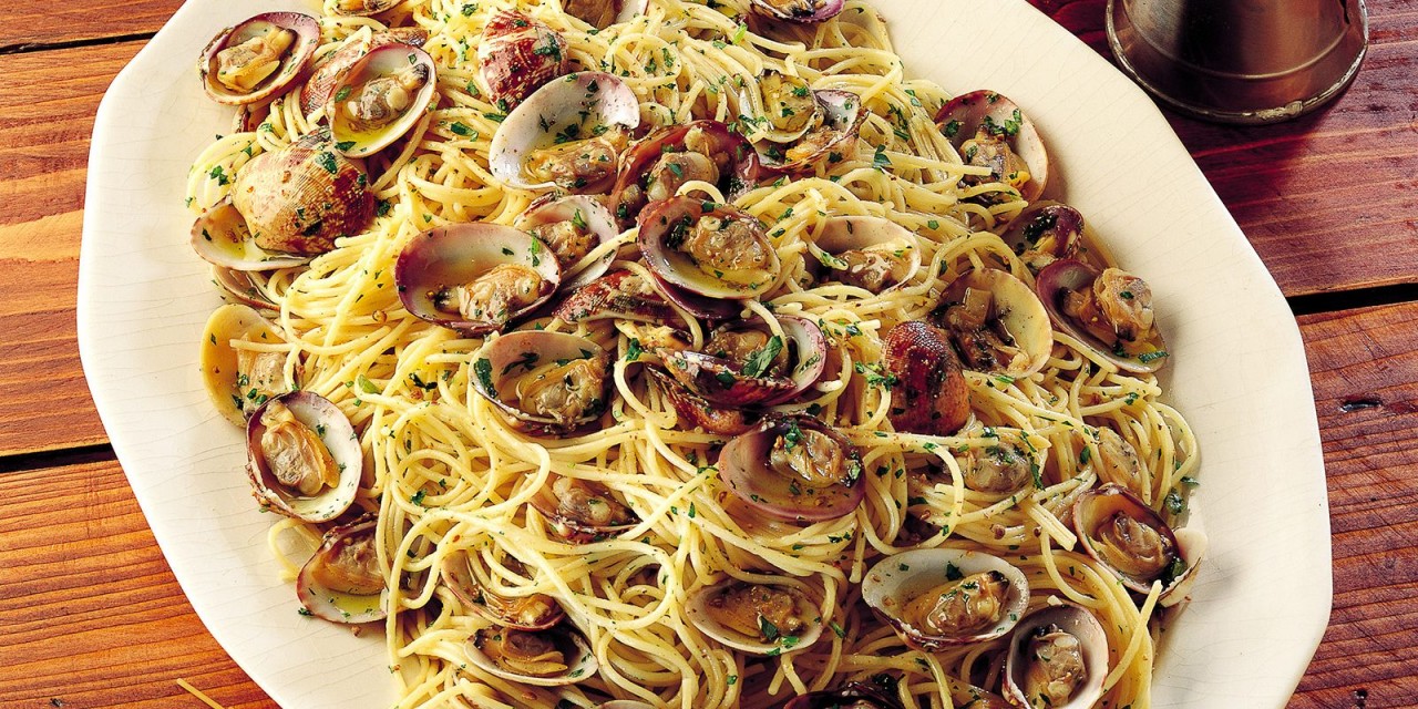 Spaghetti-con-le-vongole-1600x800