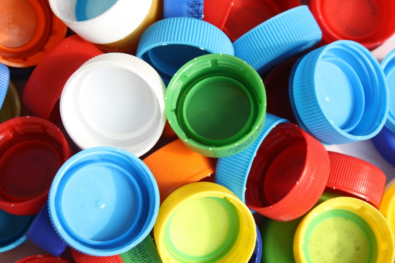 riciclo-dei-tappi-di-plastica-idee-1
